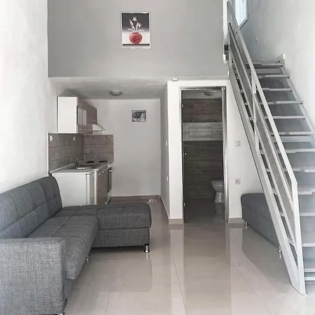 Apartament Elvi 4 *